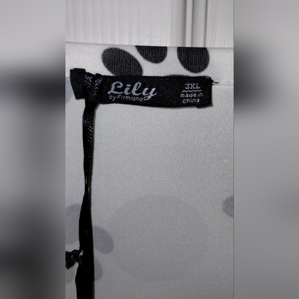 Lily Black and White Paw Print Blouse - Picture 4 of 8